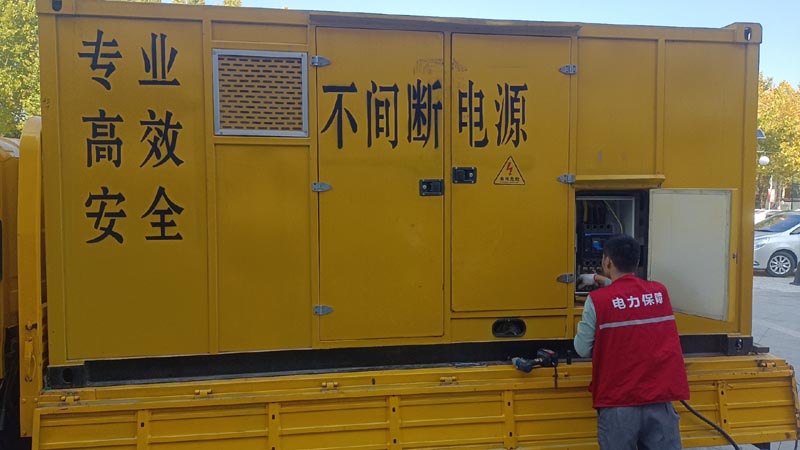 城步柴油发电机组和UPS电源配合使用时，如何避免切换过程中的电力中断？
